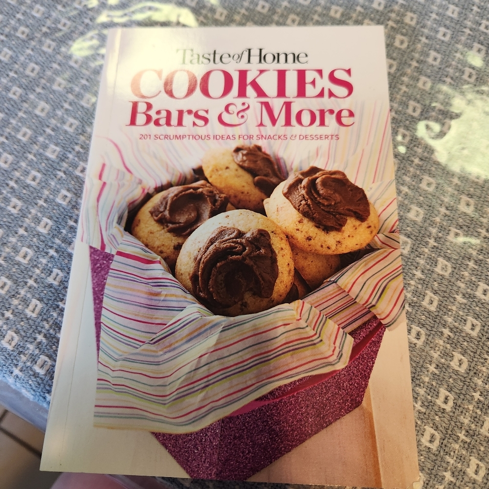 Taste Of Home Cookies Bars & More Kitchen Cookbook 2015 EDITION  Brand New